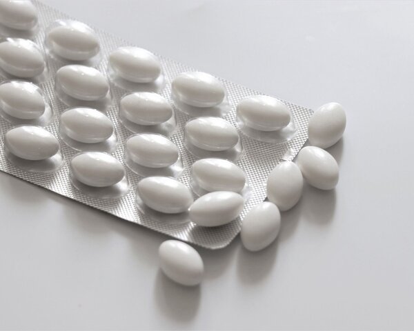 Blisterpackung mit weißen Tabletten