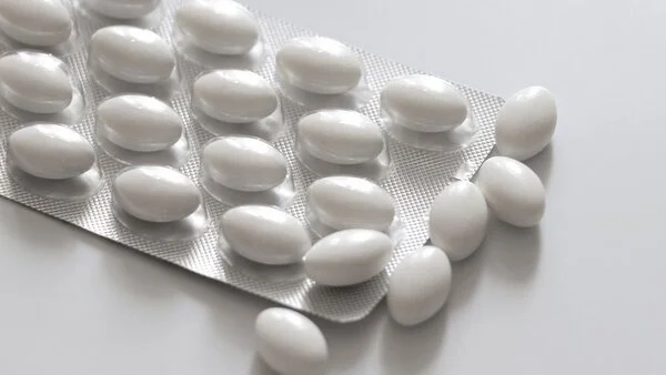 Tabletten, © Olga Oginskaya, Pixabay Blisterpackung mit weißen Tabletten