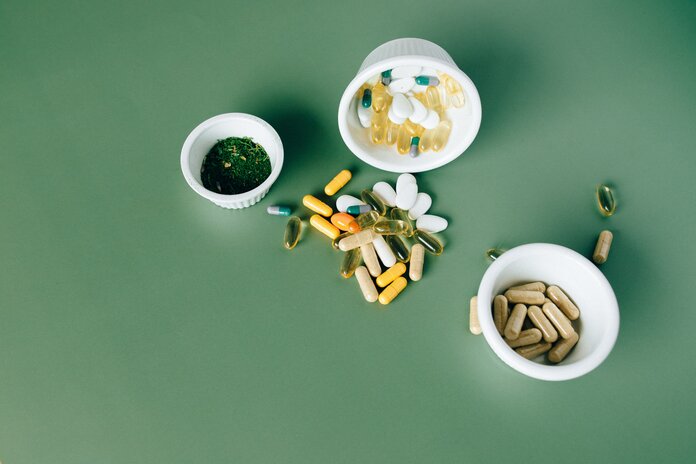 Verschiedene Pillen und Tabletten