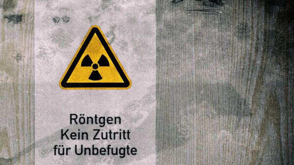 Warnschild und Text "Röntgen: Kein Zutritt für Unbefugte"